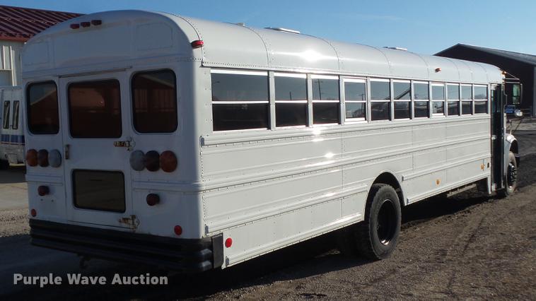 image for item L5736 2001 International 3800 school bus