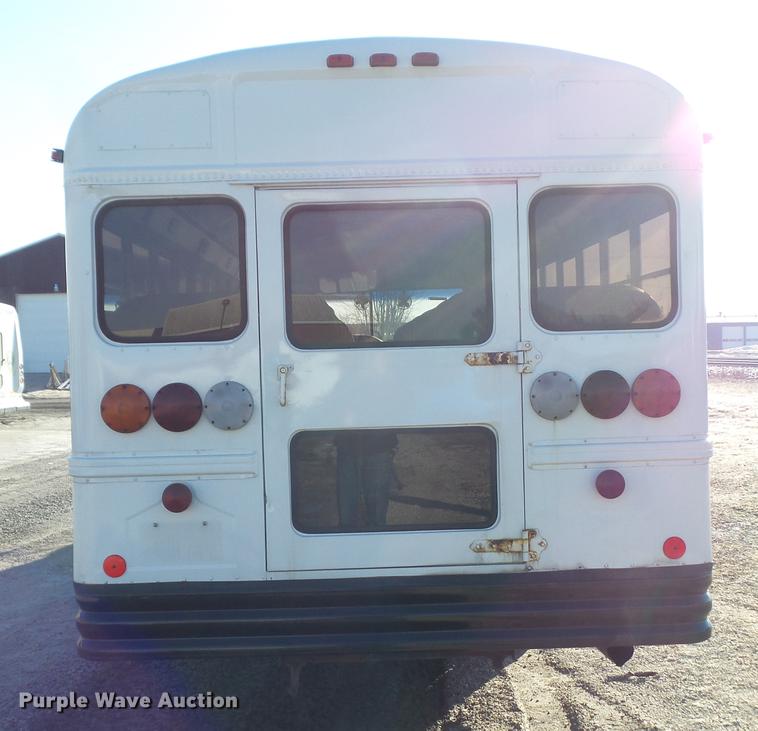 image for item L5736 2001 International 3800 school bus