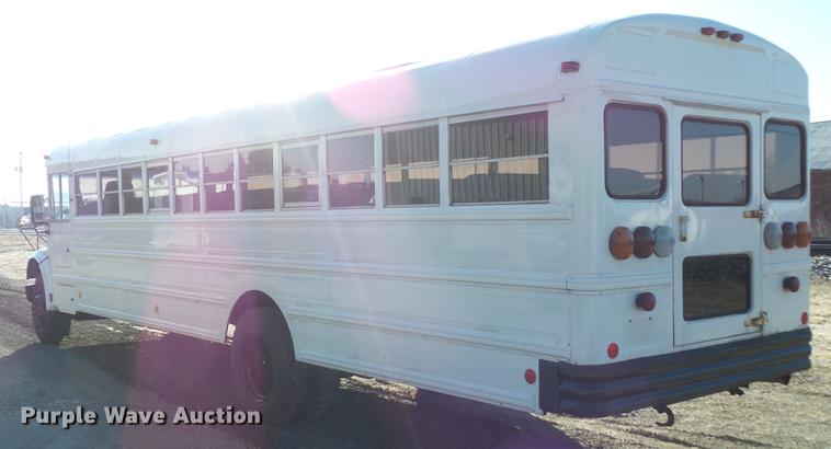 image for item L5736 2001 International 3800 school bus