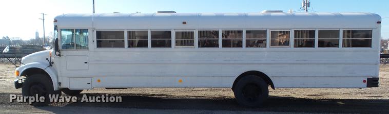 image for item L5736 2001 International 3800 school bus