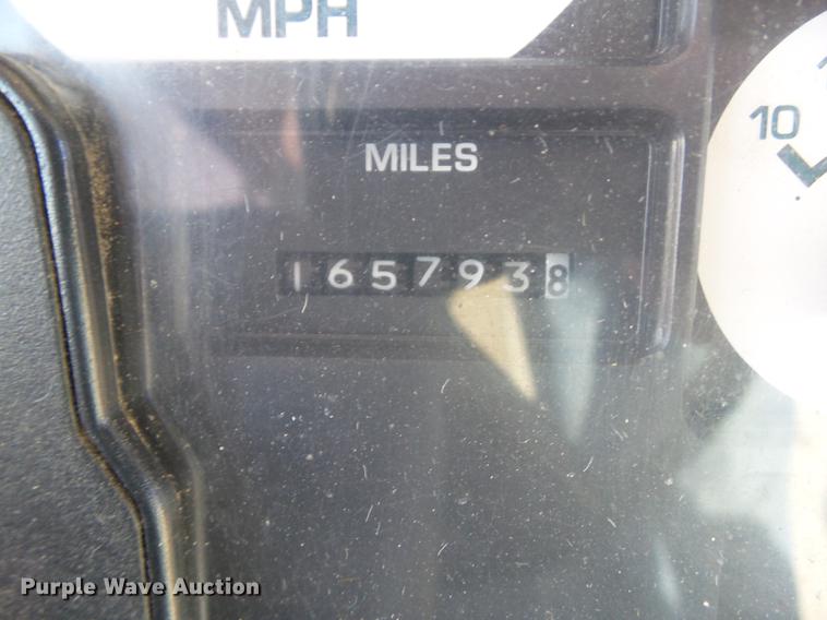 image for item L5736 2001 International 3800 school bus