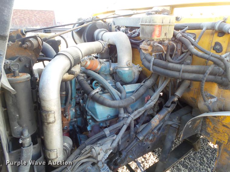 image for item L5736 2001 International 3800 school bus