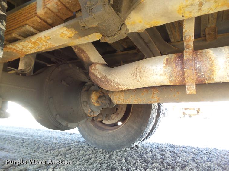 image for item L5736 2001 International 3800 school bus