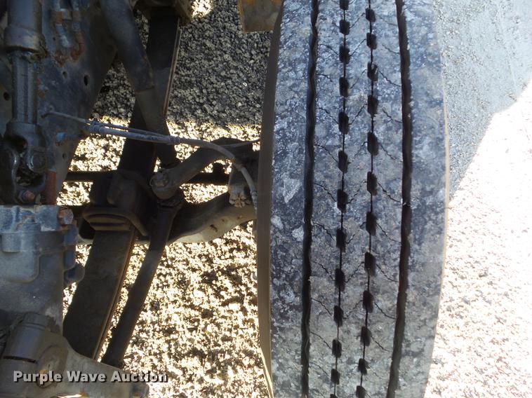 image for item L5736 2001 International 3800 school bus