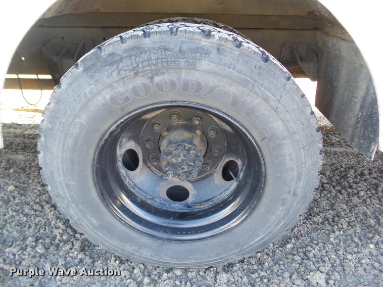 image for item L5736 2001 International 3800 school bus