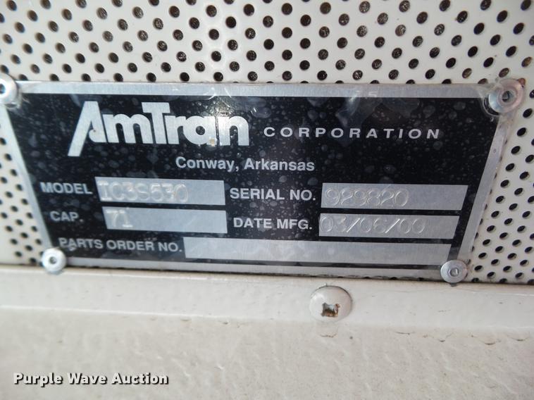 image for item L5736 2001 International 3800 school bus