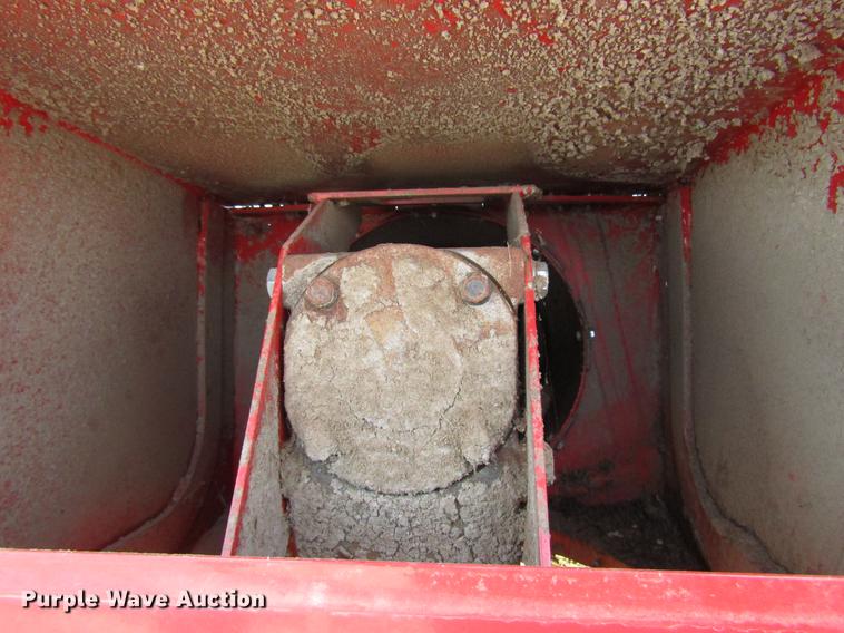 image for item DB6751 Westfield MKX130-94 grain auger