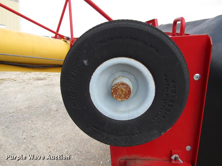 image for item DB6751 Westfield MKX130-94 grain auger