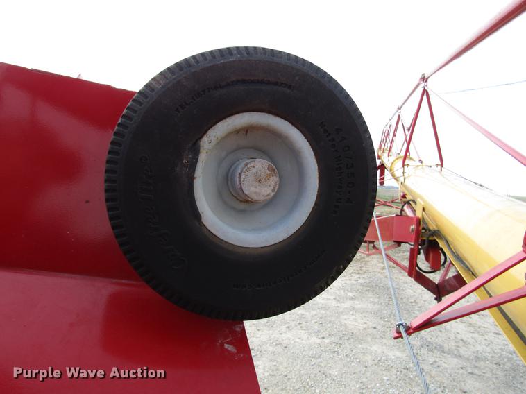 image for item DB6751 Westfield MKX130-94 grain auger