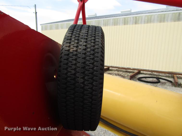 image for item DB6751 Westfield MKX130-94 grain auger