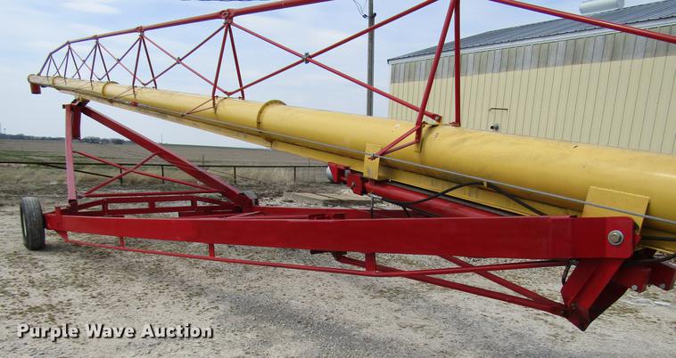 image for item DB6751 Westfield MKX130-94 grain auger