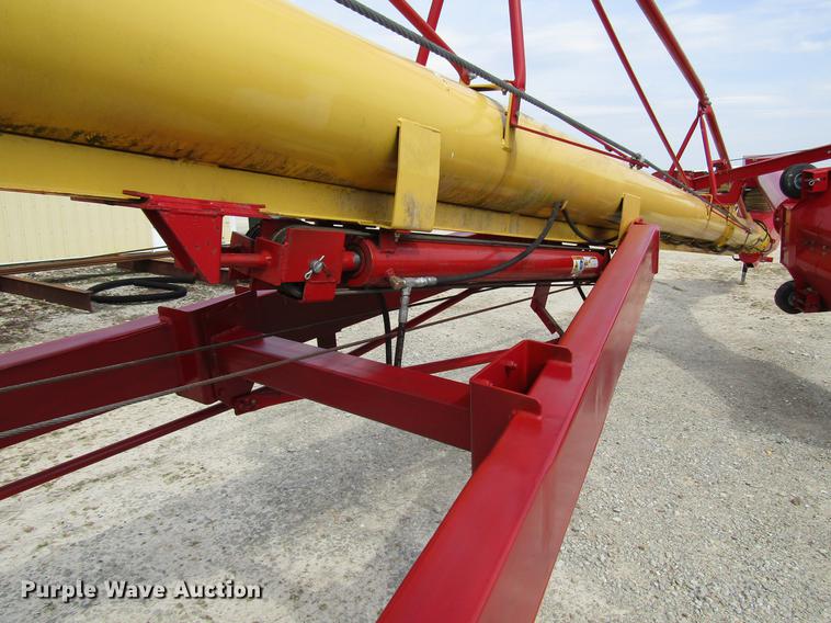 image for item DB6751 Westfield MKX130-94 grain auger