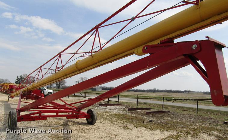 image for item DB6751 Westfield MKX130-94 grain auger