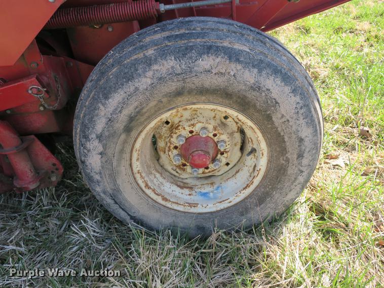 image for item DB8841 1999 Case IH RS451 round baler