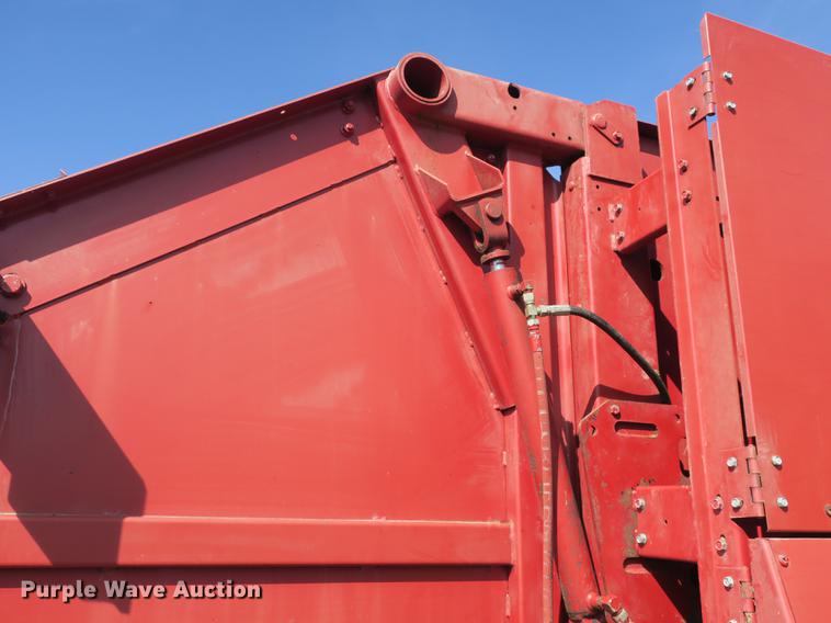 image for item DB8841 1999 Case IH RS451 round baler