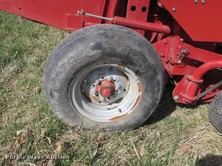 image for item DB8841 1999 Case IH RS451 round baler