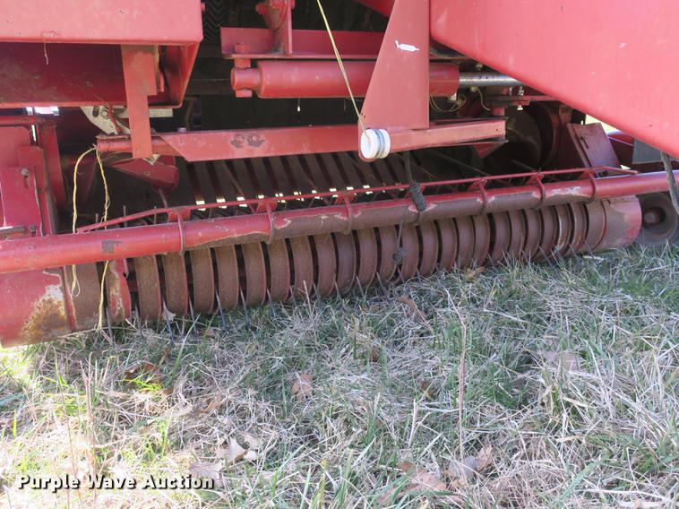 image for item DB8841 1999 Case IH RS451 round baler