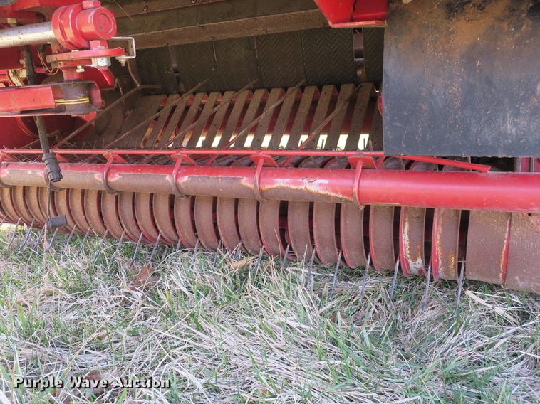 image for item DB8841 1999 Case IH RS451 round baler