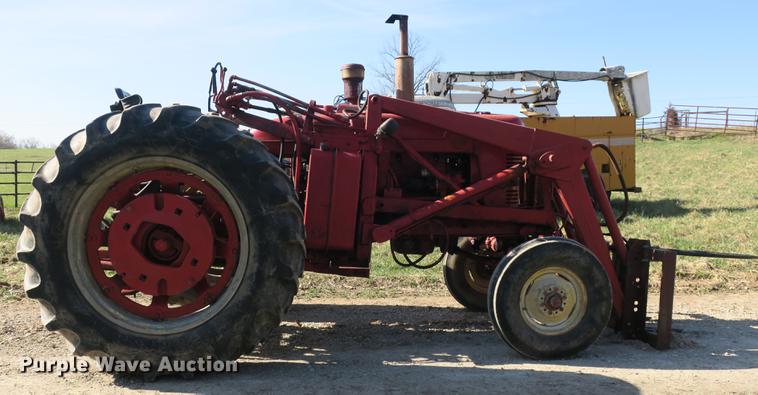 image for item DB8845 Farmall Super M tractor