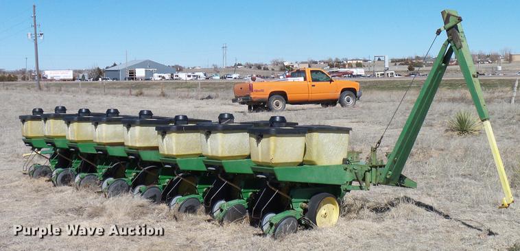 image for item DD6019 John Deere 7000 planter