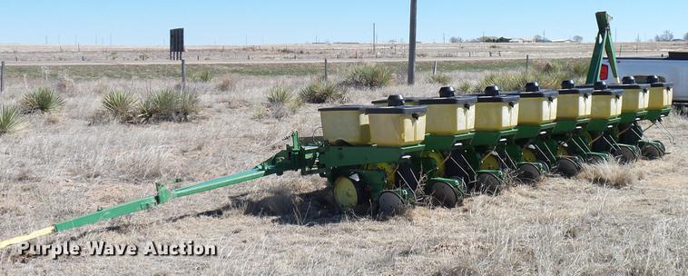 image for item DD6019 John Deere 7000 planter