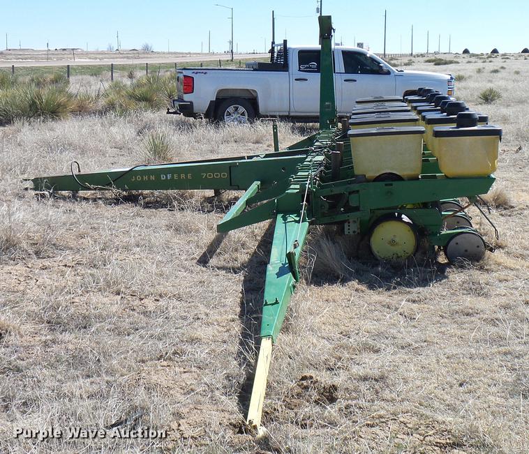 image for item DD6019 John Deere 7000 planter