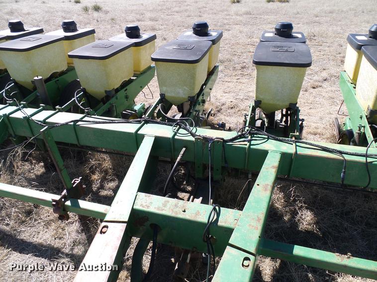 image for item DD6019 John Deere 7000 planter