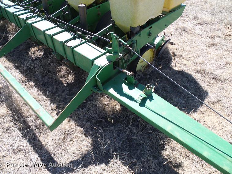 image for item DD6019 John Deere 7000 planter