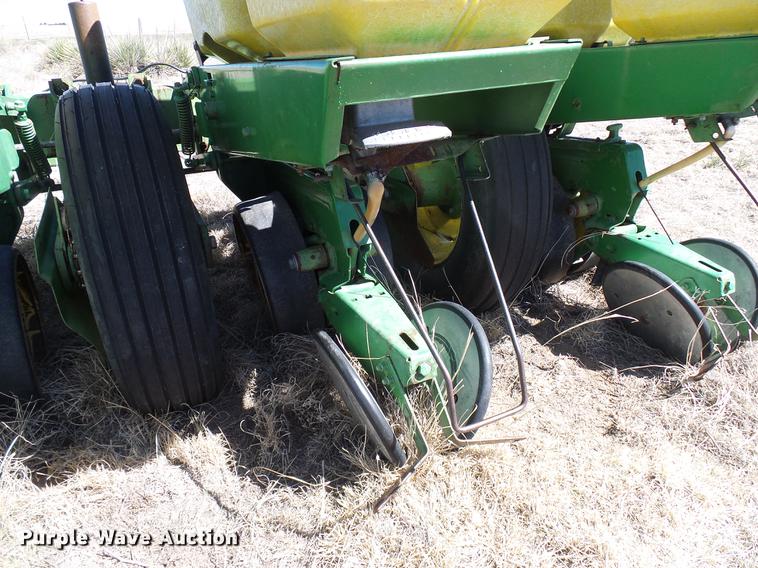 image for item DD6019 John Deere 7000 planter