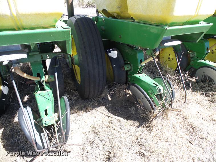 image for item DD6019 John Deere 7000 planter
