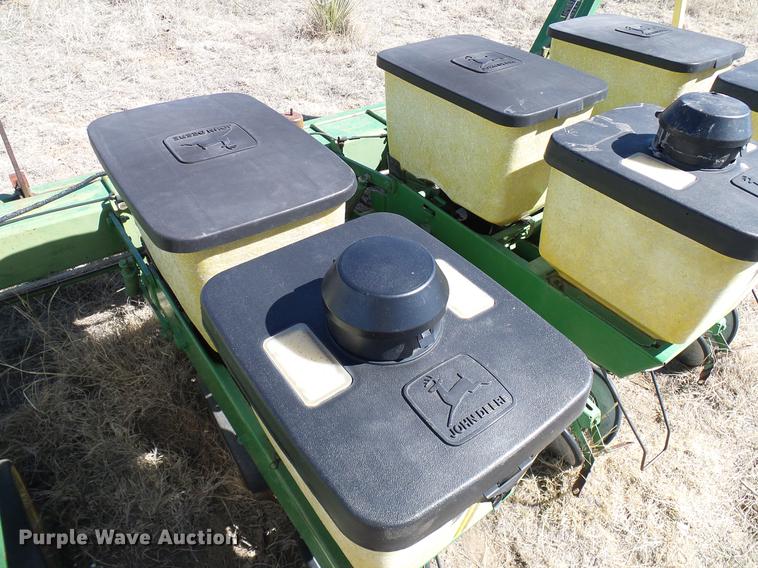 image for item DD6019 John Deere 7000 planter