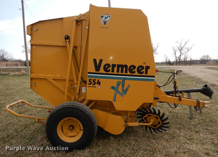 image for item DE0076 2005 Vermeer 554XL Accu-Bale Plus round baler