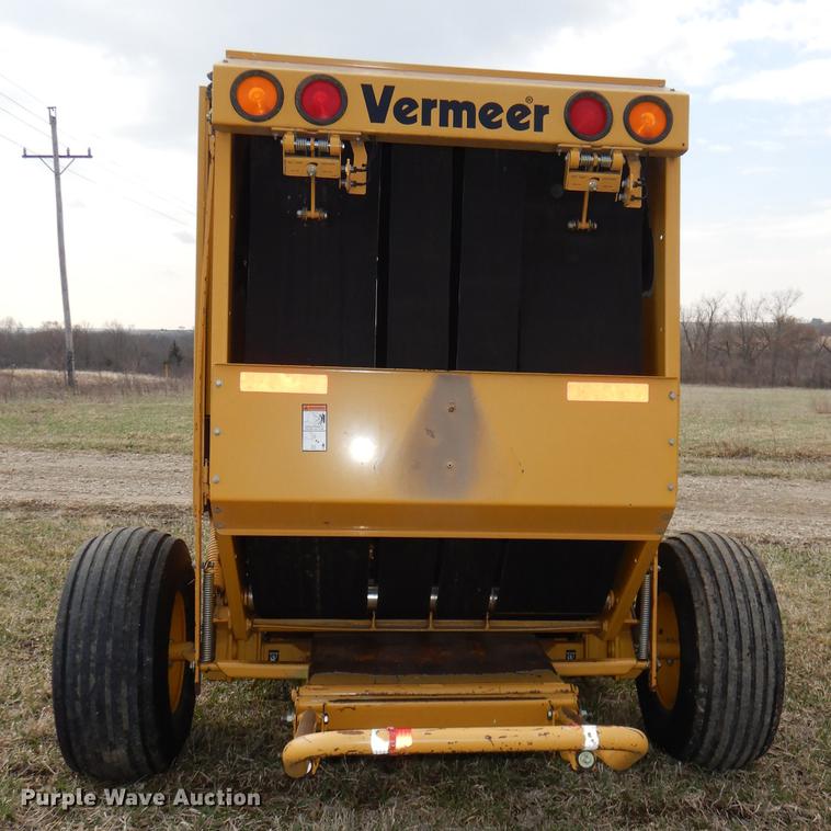image for item DE0076 2005 Vermeer 554XL Accu-Bale Plus round baler