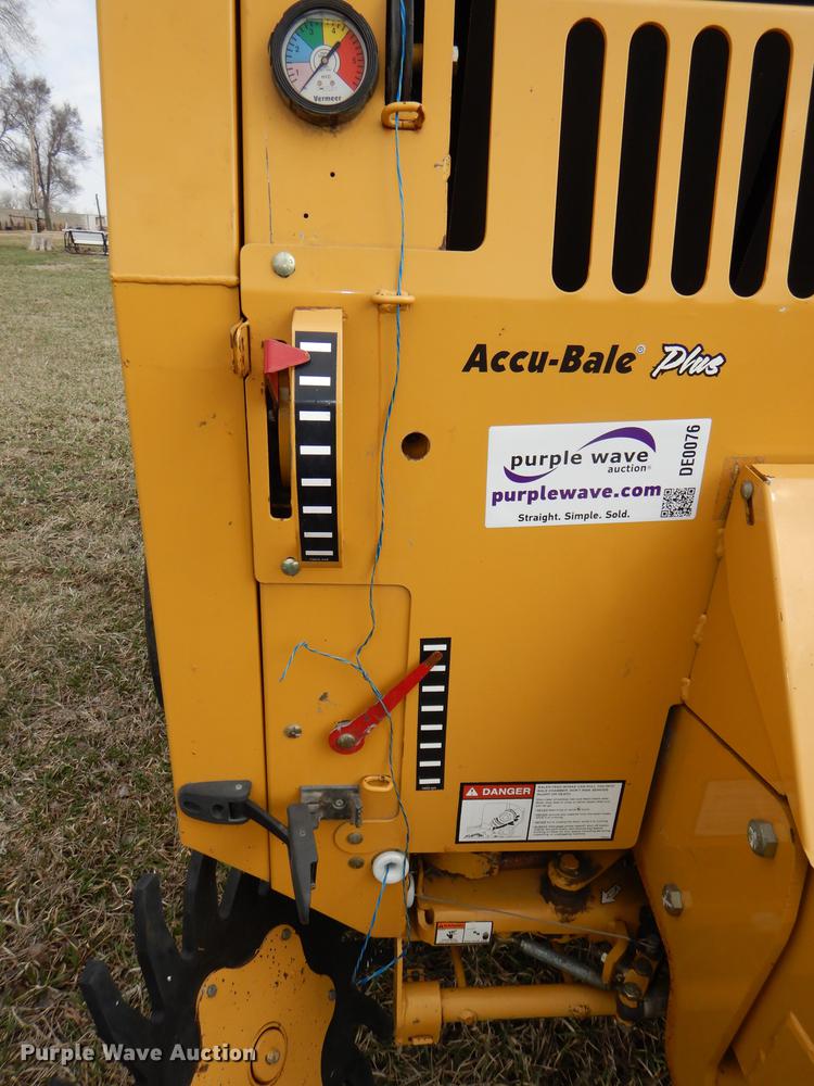 image for item DE0076 2005 Vermeer 554XL Accu-Bale Plus round baler