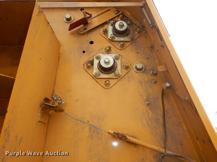 image for item DE0076 2005 Vermeer 554XL Accu-Bale Plus round baler