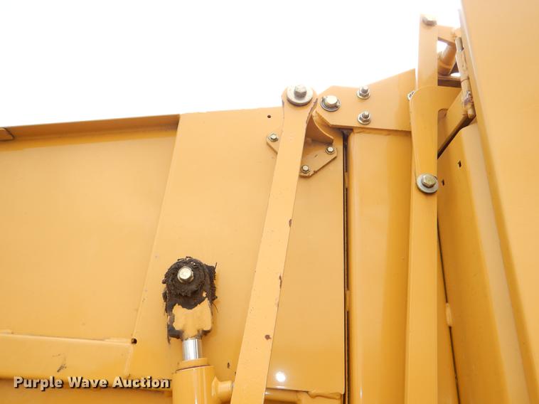 image for item DE0076 2005 Vermeer 554XL Accu-Bale Plus round baler