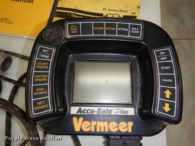 image for item DE0076 2005 Vermeer 554XL Accu-Bale Plus round baler