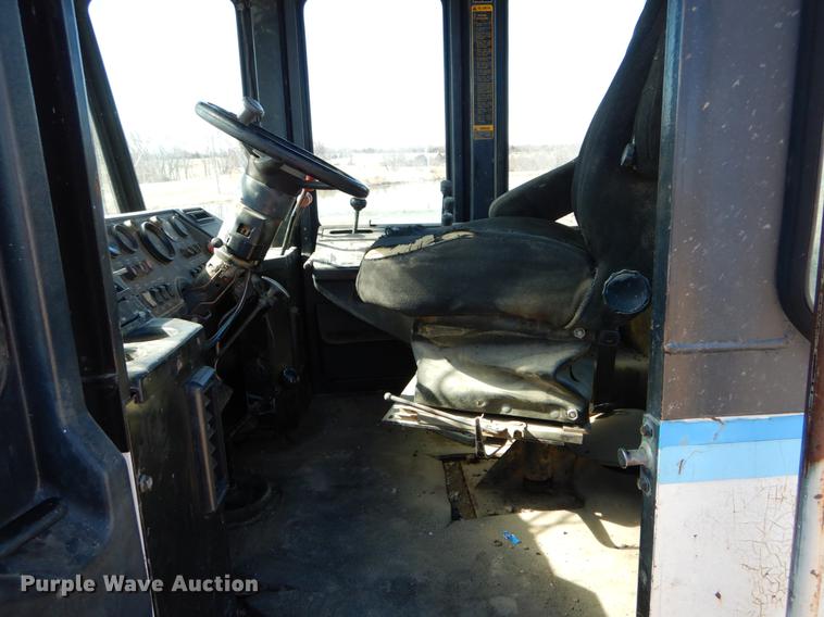 image for item DE6076 1977 Ford FW30 4WD tractor