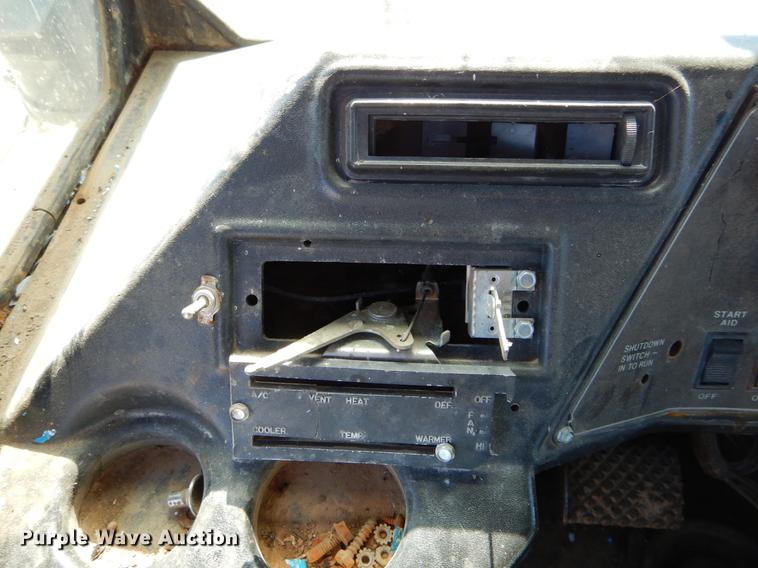 image for item DE6076 1977 Ford FW30 4WD tractor