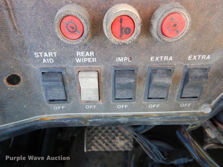 image for item DE6076 1977 Ford FW30 4WD tractor