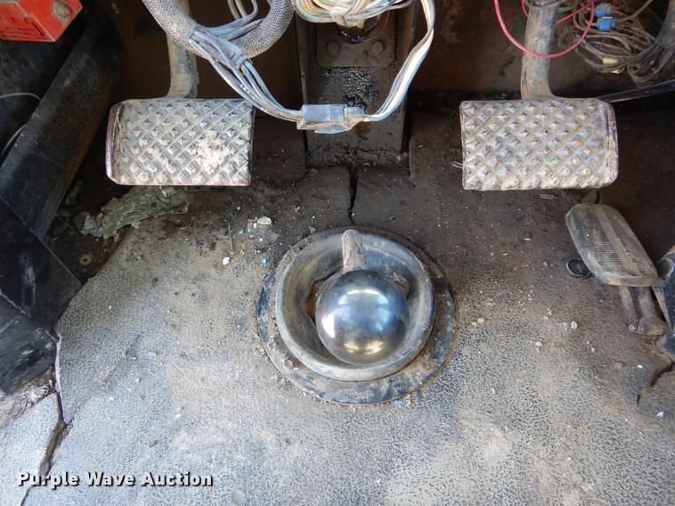 image for item DE6076 1977 Ford FW30 4WD tractor