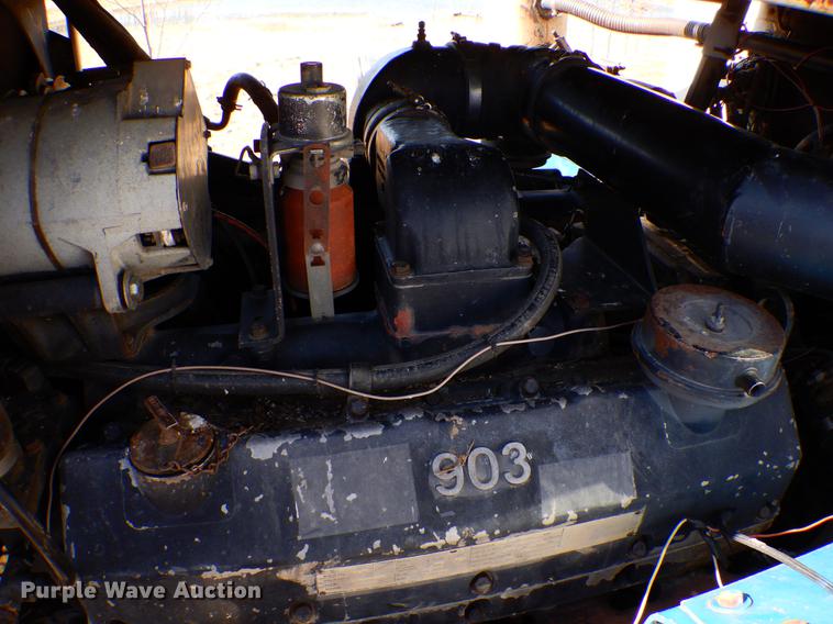 image for item DE6076 1977 Ford FW30 4WD tractor