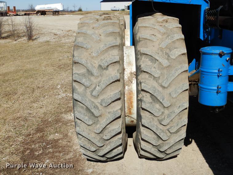 image for item DE6076 1977 Ford FW30 4WD tractor