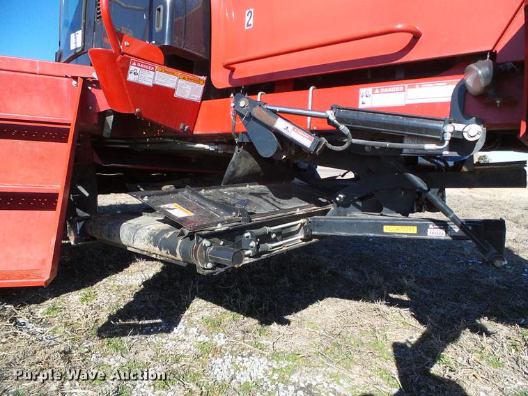 image for item DF2950 2013 New Holland H8080 windrower