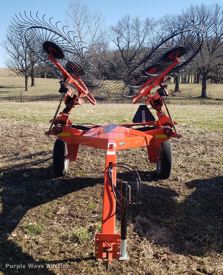 Kuhn SR108 hay rake in Cole Camp, MO Item DF3364 sold Purple Wave