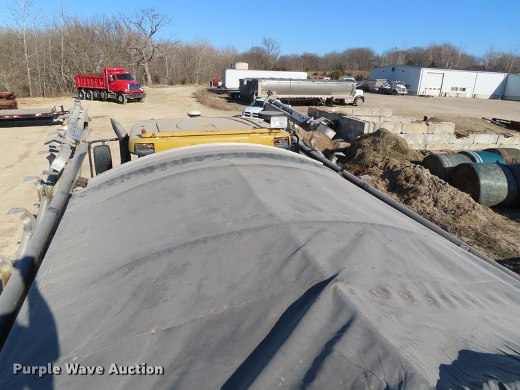 image for item DF7732 2003 Ag-Chem TerraGator 8104 applicator