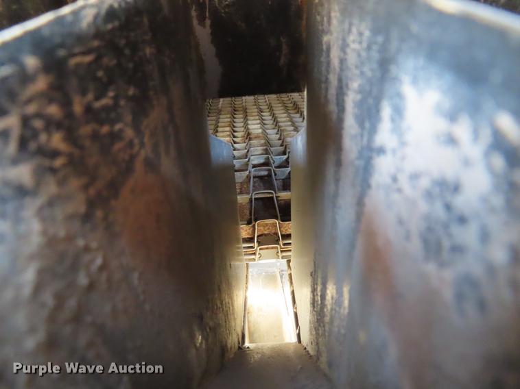 image for item DF7732 2003 Ag-Chem TerraGator 8104 applicator