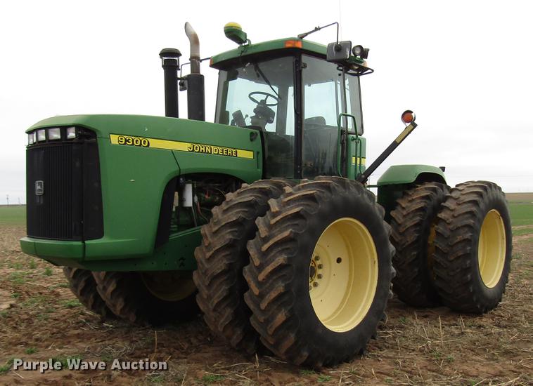 image for item DF7909 1999 John Deere 9300 4WD tractor