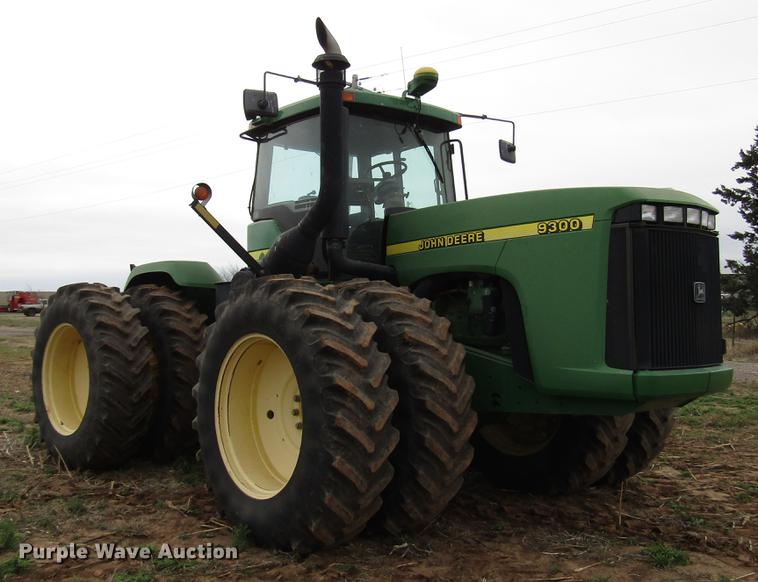 image for item DF7909 1999 John Deere 9300 4WD tractor