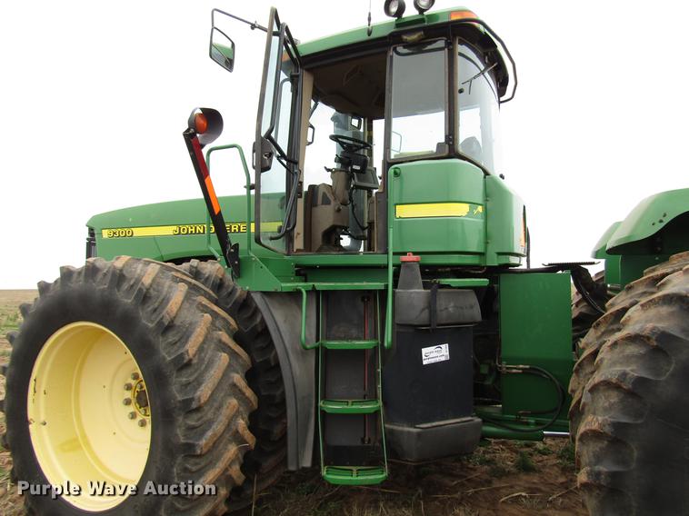 image for item DF7909 1999 John Deere 9300 4WD tractor
